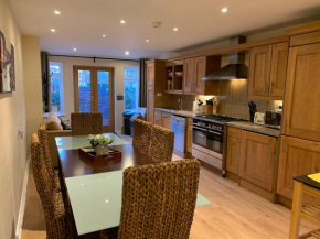Notting Hill 3 bedroom townhouse with garden and roof terrace